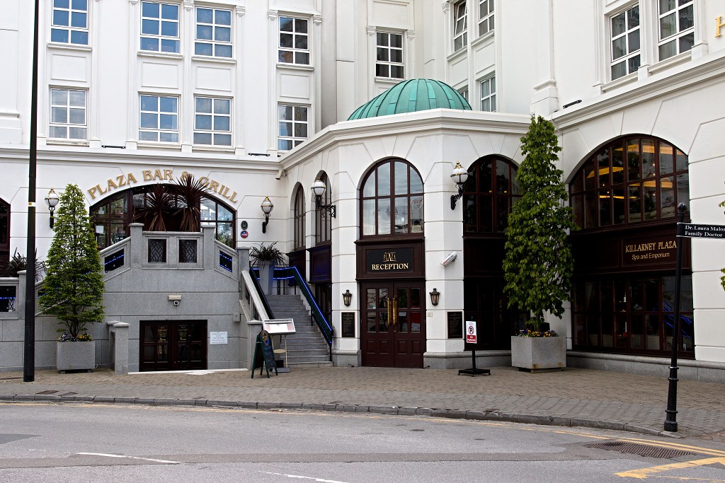 dingle killarney eire ierland Ierse graafschap ring of kerry de dolfijn Fungie Mount Brandon whiskey irish pub ale bisdom